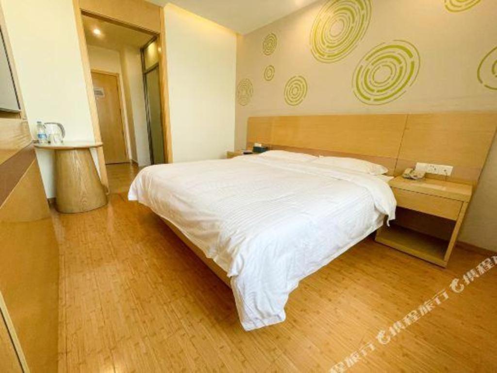 Hotel Greentree National Convention And Exhibition Center Huaxiang Road 3*