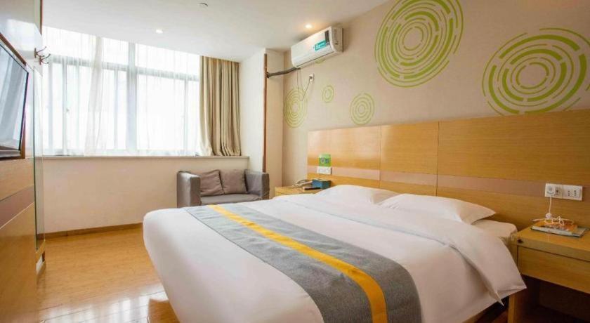Greentree National Convention And Exhibition Center Huaxiang Road Hotel 3*