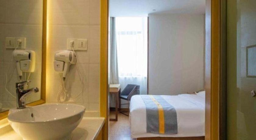 Greentree National Convention And Exhibition Center Huaxiang Road Hotel